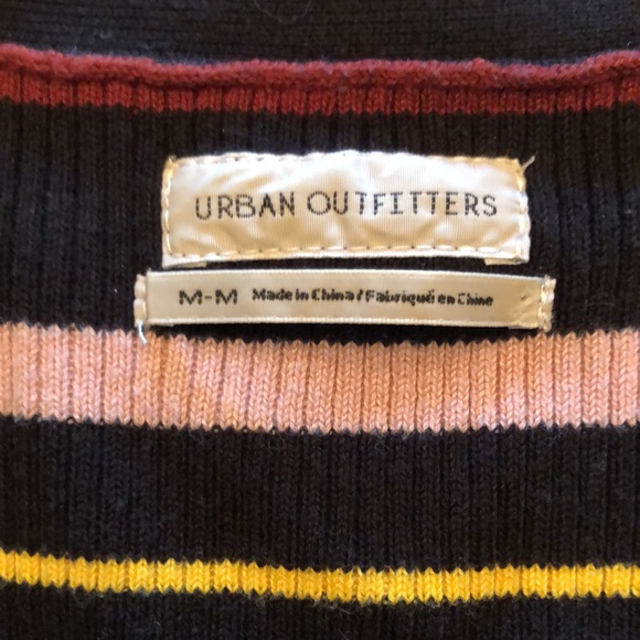 UO v-neck short sleeves knit top NWOT - Picture 2 of 8